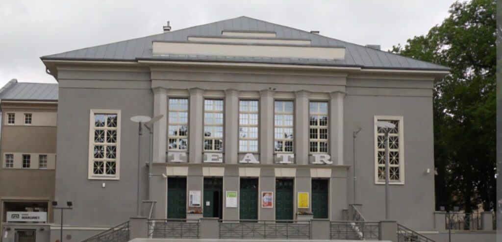 Zdjęcia z wyjazdu do teatru.