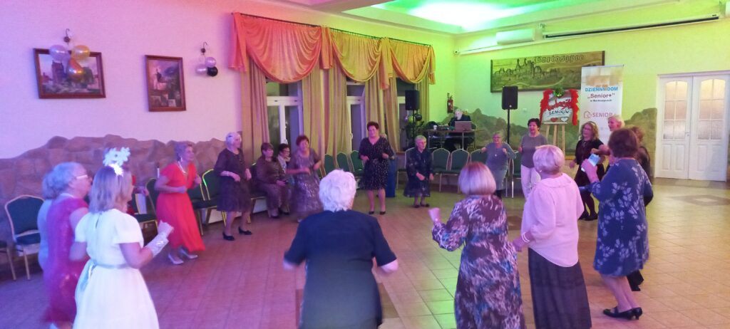 Integracja Seniorów na Balu Andrzejkowym w Bartoszycach